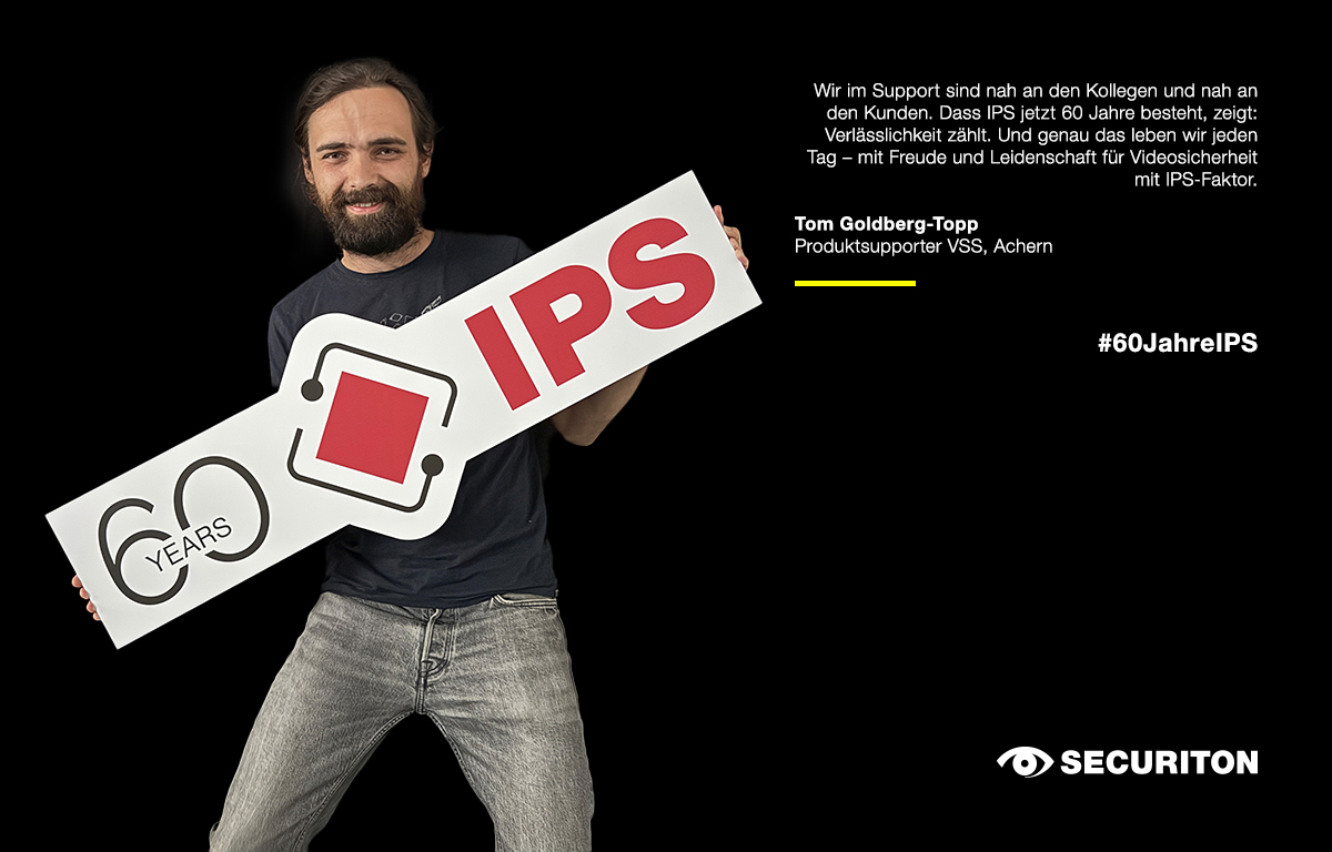 Eine Person hält das 60 Jahre IPS Logo in den Händen. Rechts daneben steht ein Glückwunsch zum Geburtstag.